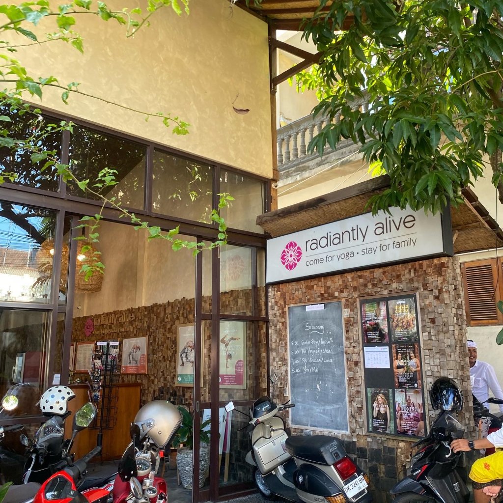 ubud radiantly yoga
