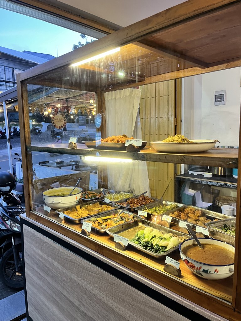 와룽쿠데 나시짬뿌르